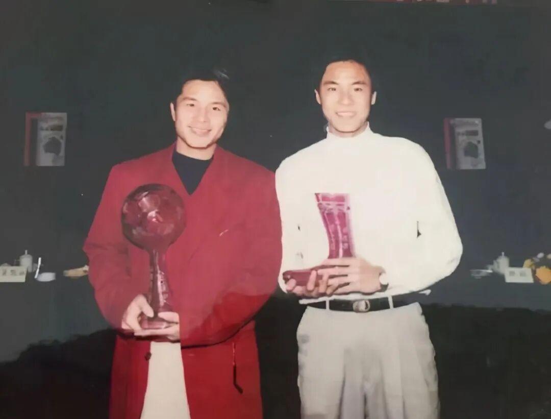 原广州太阳神中后卫，因不洁身自好被禁赛，彭锦波
