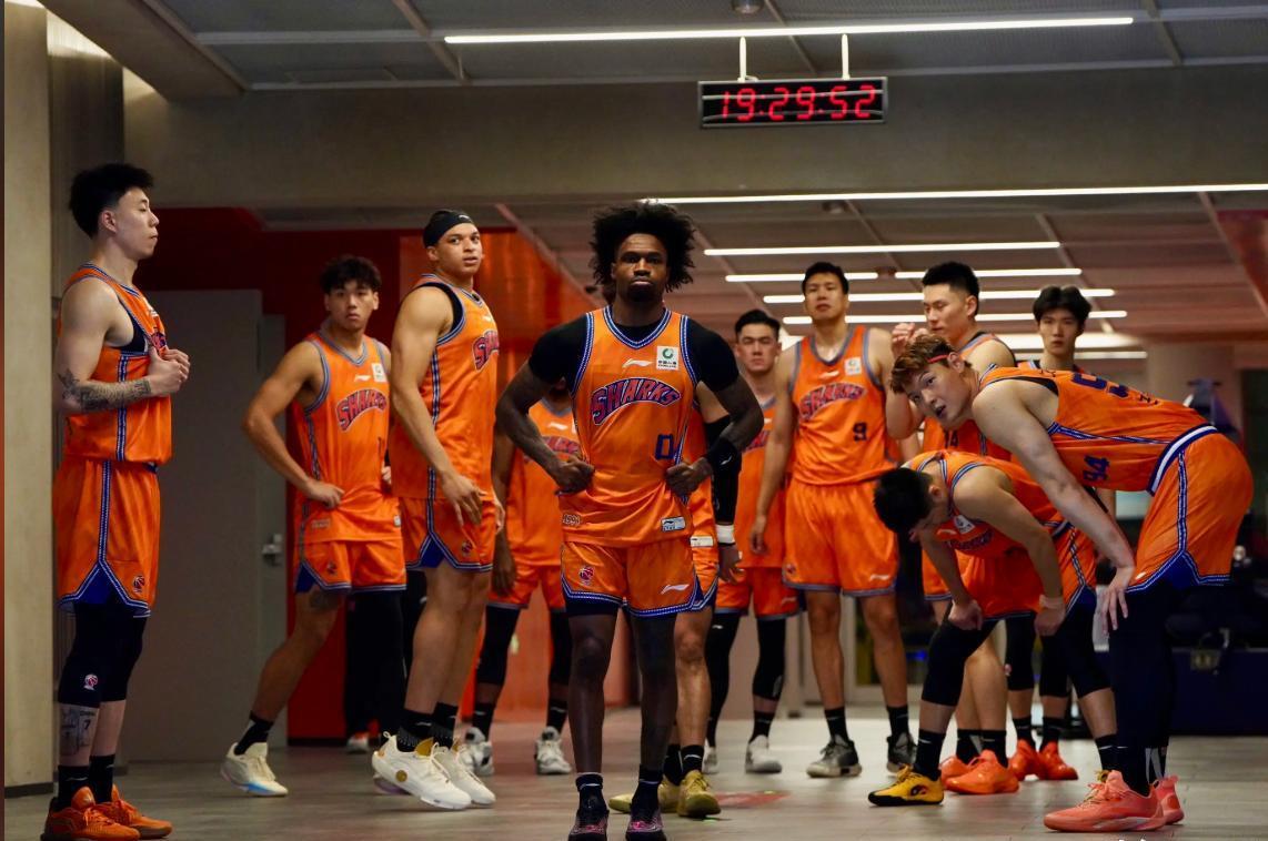 九游娱乐登录入口-明晚上海男篮对阵广厦！传来3个好消息，上海队有望夺冠